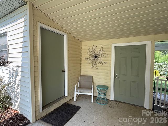 227 Cranbrook Circle, Hendersonville, NC 28792