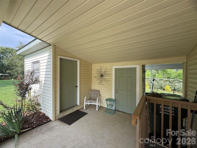 227 Cranbrook Circle, Hendersonville, NC 28792