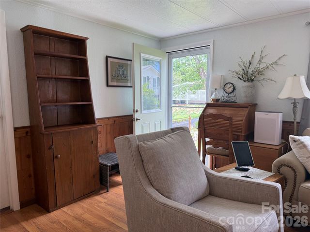 227 Cranbrook Circle, Hendersonville, NC 28792
