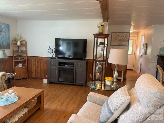 227 Cranbrook Circle, Hendersonville, NC 28792