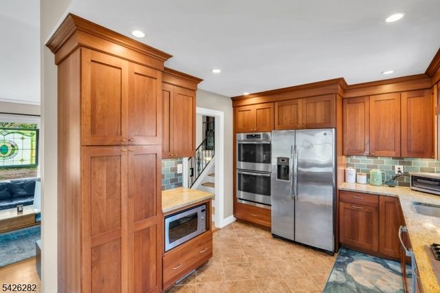 51 Chestnut St, New Providence Boro, NJ 07974