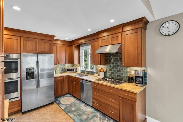 51 Chestnut St, New Providence Boro, NJ 07974