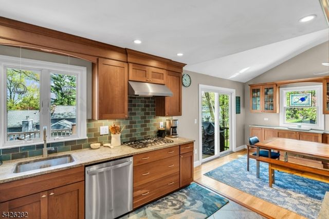 51 Chestnut St, New Providence Boro, NJ 07974