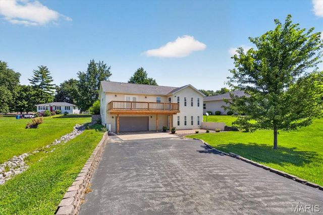 216 WOODLAND Drive, Edwardsville, IL 62025