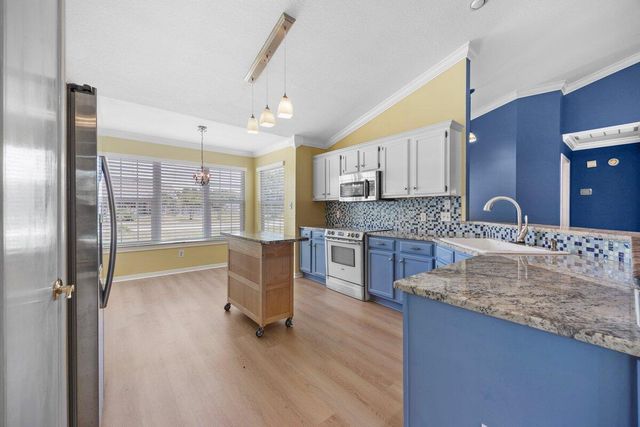 9421 Victoria Lane, Navarre, FL 32566