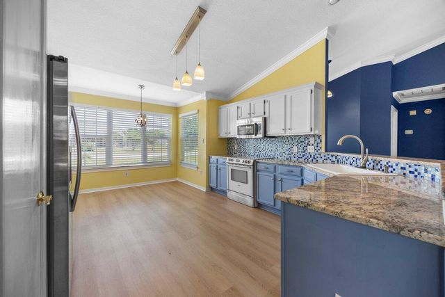 9421 Victoria Lane, Navarre, FL 32566