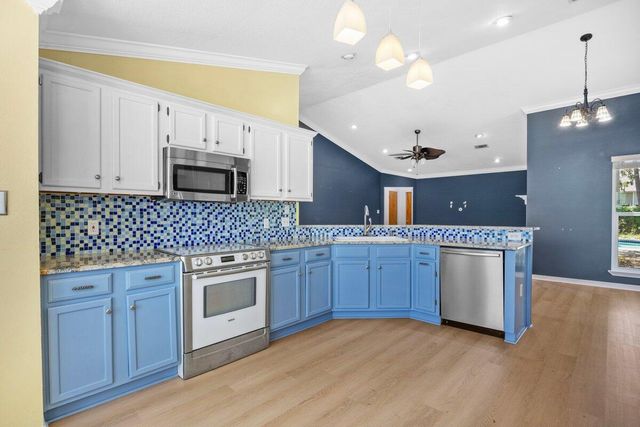 9421 Victoria Lane, Navarre, FL 32566