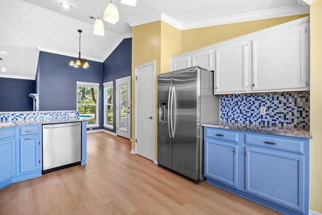 9421 Victoria Lane, Navarre, FL 32566
