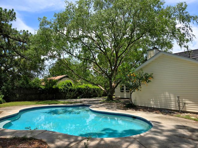 9421 Victoria Lane, Navarre, FL 32566
