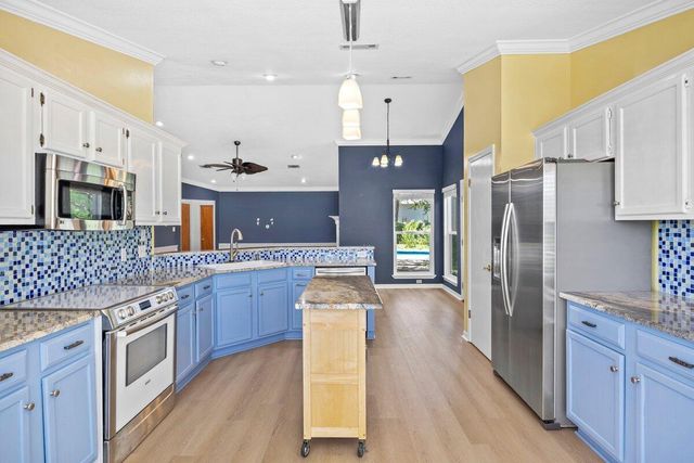 9421 Victoria Lane, Navarre, FL 32566