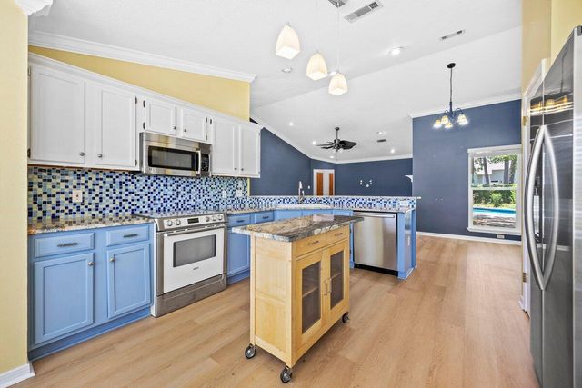 9421 Victoria Lane, Navarre, FL 32566