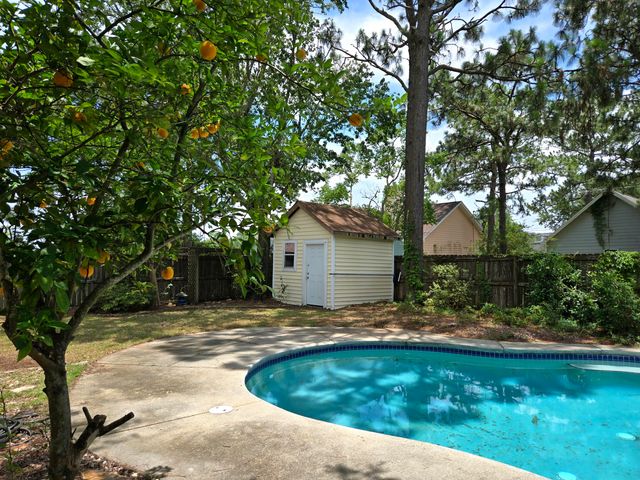 9421 Victoria Lane, Navarre, FL 32566