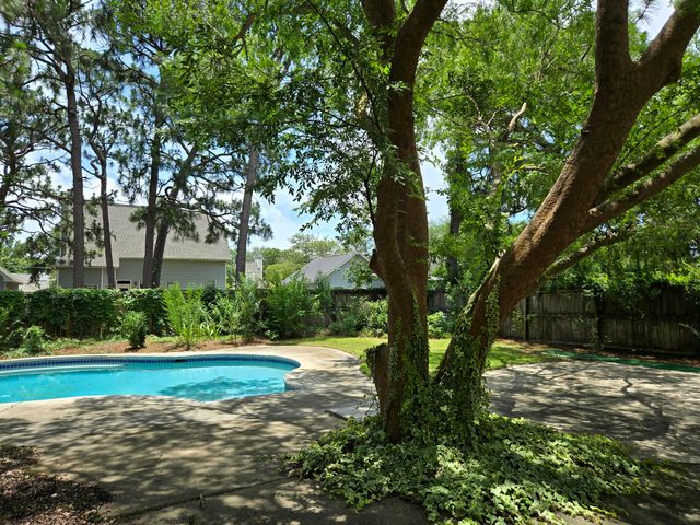 9421 Victoria Lane, Navarre, FL 32566