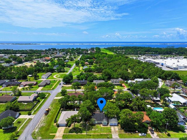 9421 Victoria Lane, Navarre, FL 32566