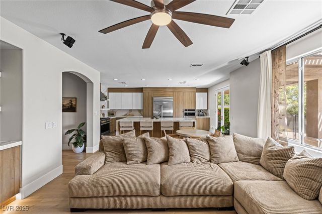 700 Pinnacle Heights Lane, Las Vegas, NV 89144