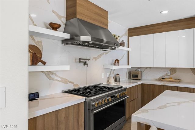 700 Pinnacle Heights Lane, Las Vegas, NV 89144