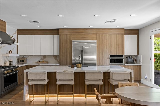 700 Pinnacle Heights Lane, Las Vegas, NV 89144