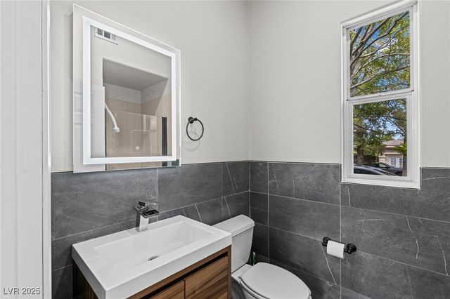 700 Pinnacle Heights Lane, Las Vegas, NV 89144