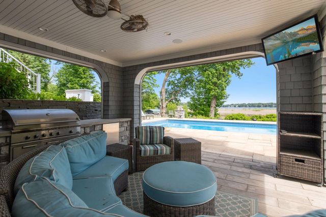 3758 Woodland Cove Parkway, Minnetrista, MN 55331