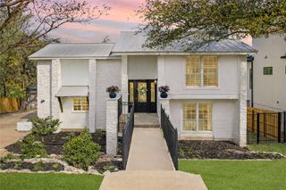 3627 Peregrine Falcon DR, Austin, TX 78746
