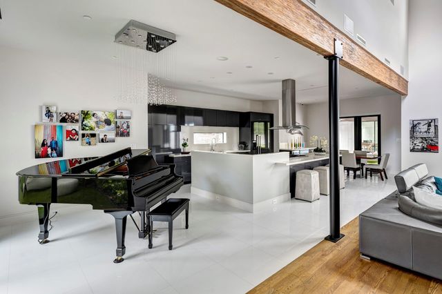 8317 Hunters Creek Drive, Hunters Creek Village, TX 77024