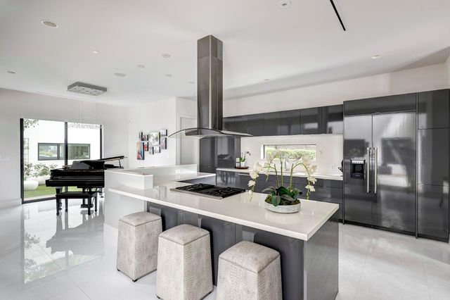 8317 Hunters Creek Drive, Hunters Creek Village, TX 77024