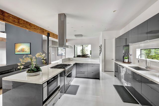 8317 Hunters Creek Drive, Hunters Creek Village, TX 77024