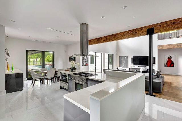 8317 Hunters Creek Drive, Hunters Creek Village, TX 77024