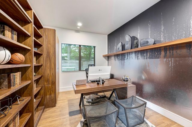 8317 Hunters Creek Drive, Hunters Creek Village, TX 77024