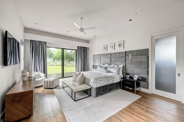 8317 Hunters Creek Drive, Hunters Creek Village, TX 77024