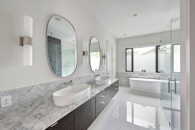 8317 Hunters Creek Drive, Hunters Creek Village, TX 77024