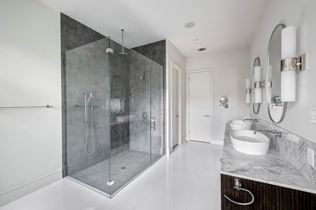 8317 Hunters Creek Drive, Hunters Creek Village, TX 77024