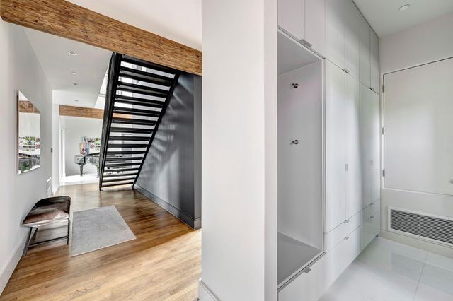 8317 Hunters Creek Drive, Hunters Creek Village, TX 77024