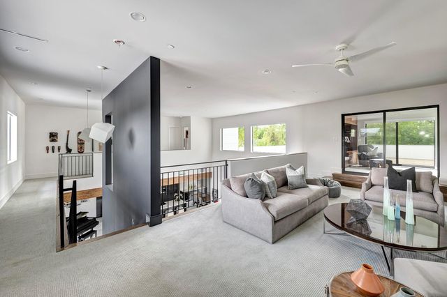 8317 Hunters Creek Drive, Hunters Creek Village, TX 77024