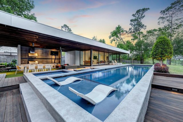 8317 Hunters Creek Drive, Hunters Creek Village, TX 77024