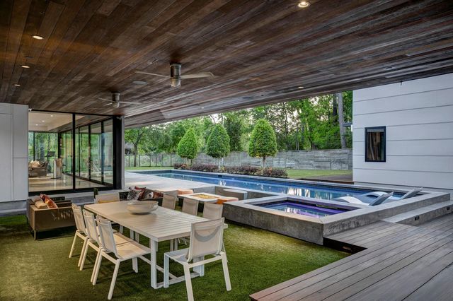 8317 Hunters Creek Drive, Hunters Creek Village, TX 77024