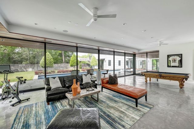 8317 Hunters Creek Drive, Hunters Creek Village, TX 77024