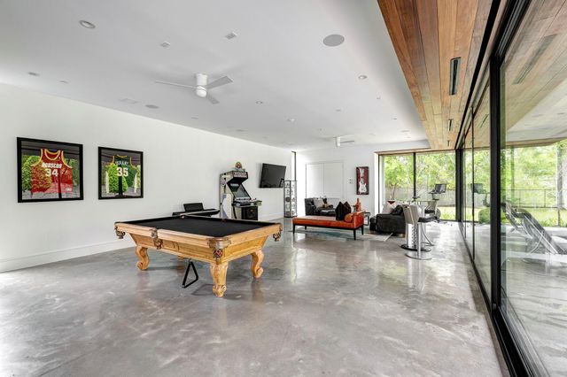 8317 Hunters Creek Drive, Hunters Creek Village, TX 77024