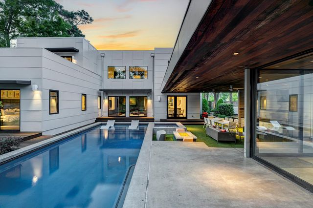 8317 Hunters Creek Drive, Hunters Creek Village, TX 77024