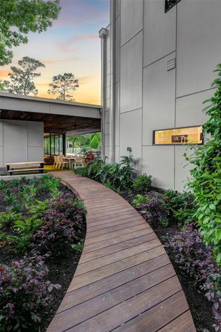 8317 Hunters Creek Drive, Hunters Creek Village, TX 77024