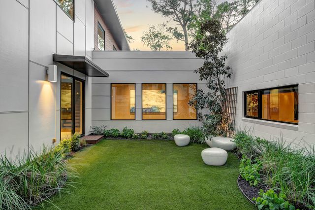 8317 Hunters Creek Drive, Hunters Creek Village, TX 77024