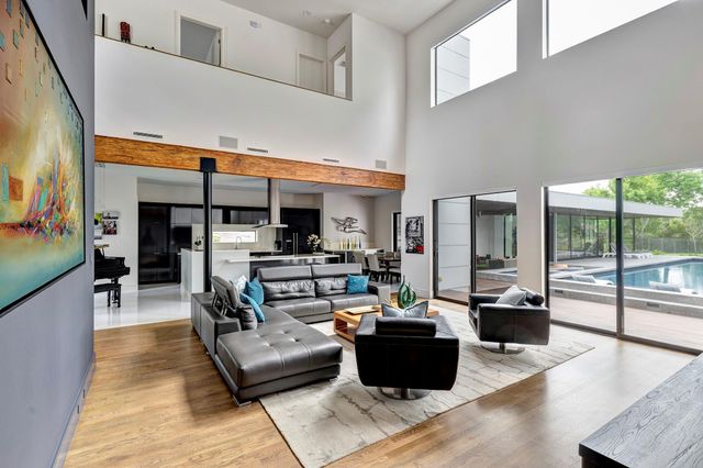 8317 Hunters Creek Drive, Hunters Creek Village, TX 77024