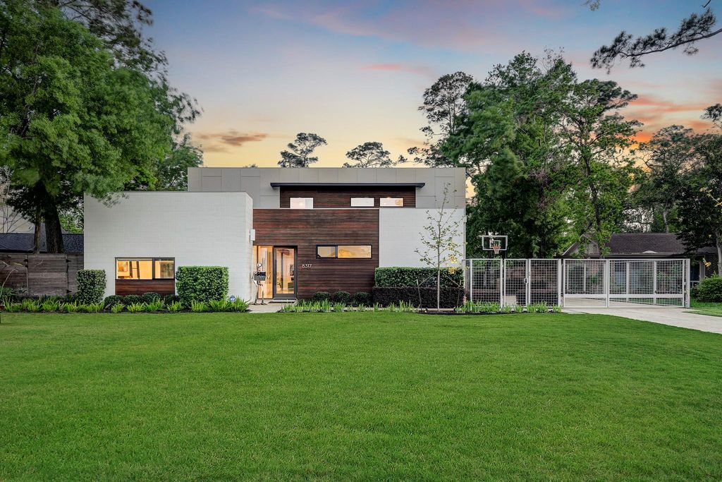 8317 Hunters Creek Drive, Hunters Creek Village, TX 77024