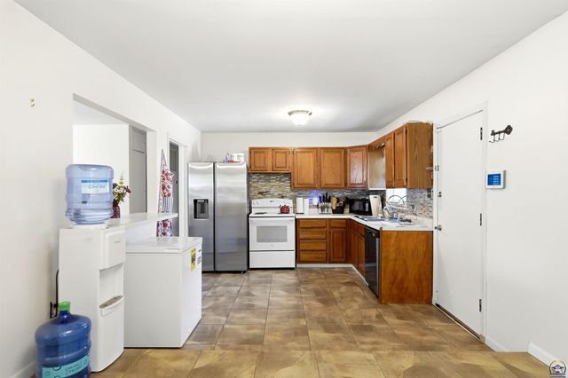 4751 SW 17th TER, Topeka, KS 66604
