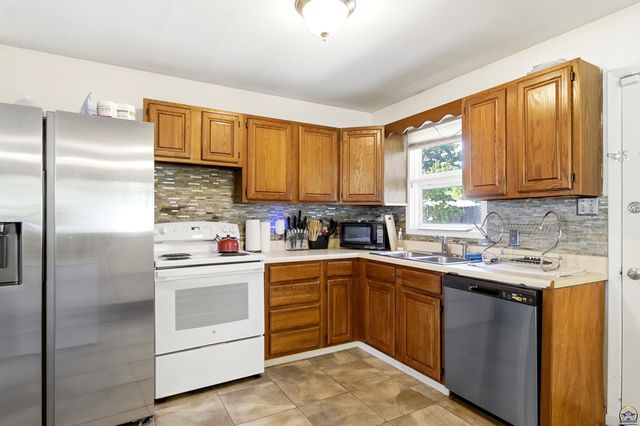 4751 SW 17th TER, Topeka, KS 66604