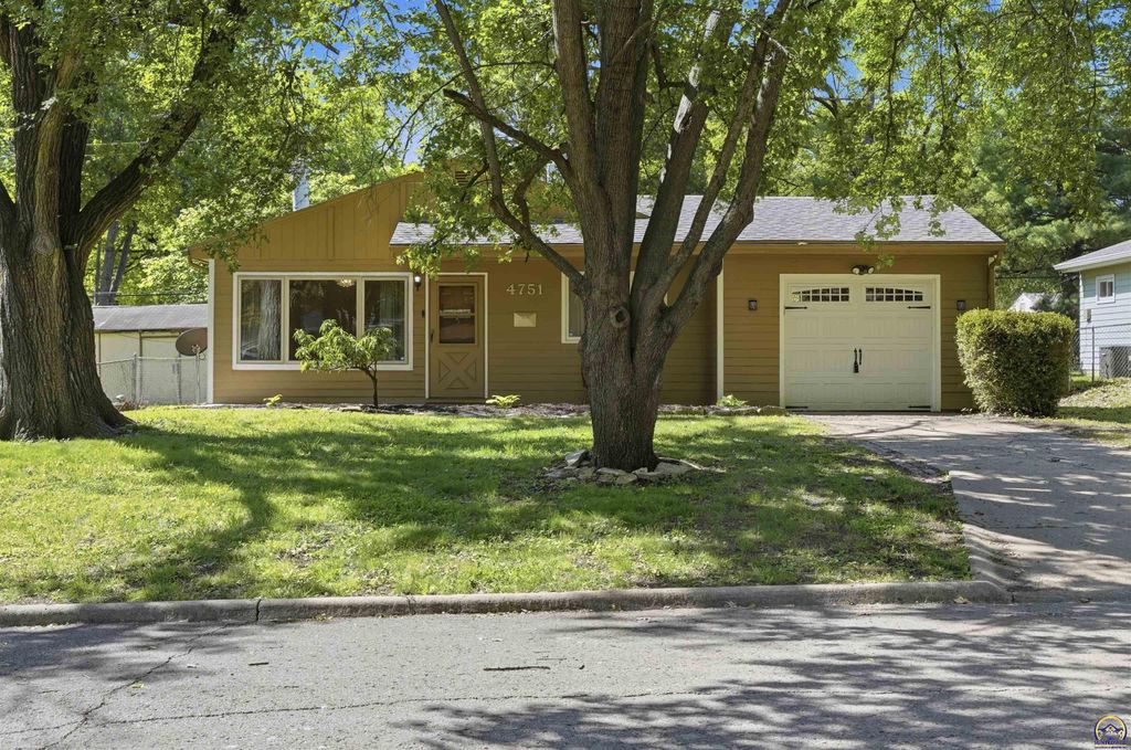 4751 SW 17th TER, Topeka, KS 66604