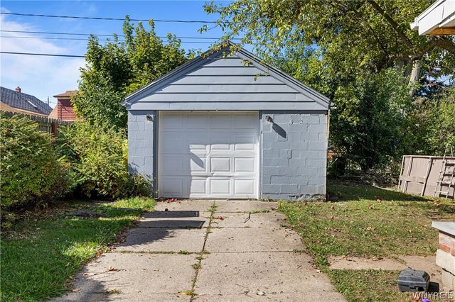 120 Leonard Post Drive, Cheektowaga, NY 14211