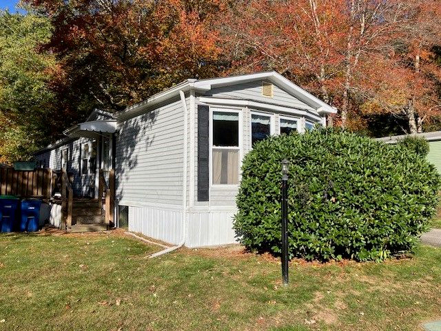 15 Friar Tuck Lane, Coventry, RI 02816