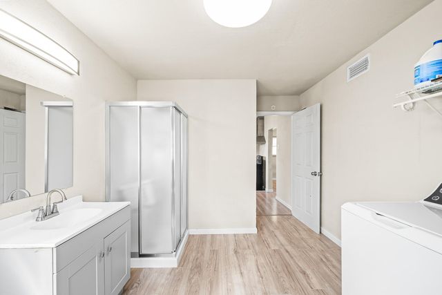 435 W Lynn Street, Slaton, TX 79364