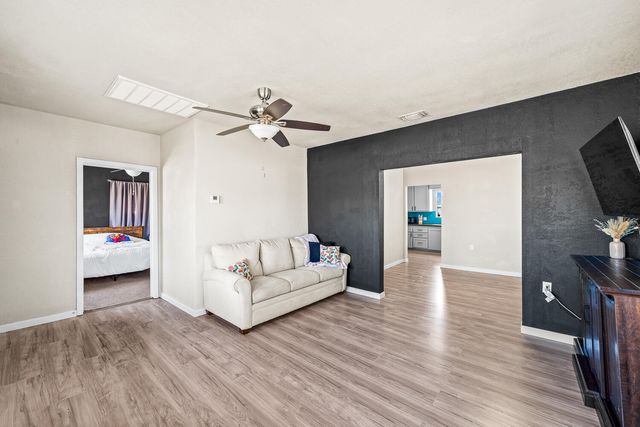 435 W Lynn Street, Slaton, TX 79364